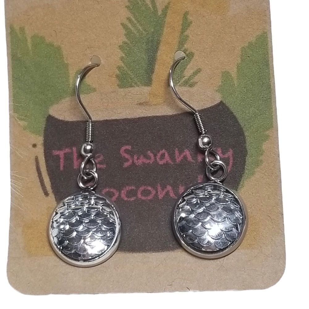 10/$25🦋 Swanky Coconut Silver Mermaid Scale Earrings